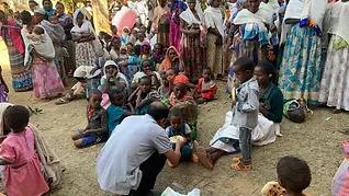 Augusta's pic11 Children feeding